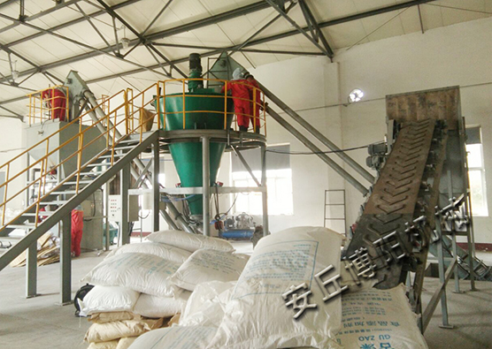 水泥自動拆包機(jī)拆包后怎樣輸送呢？